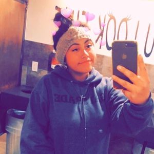 Meet your Posher, Mia